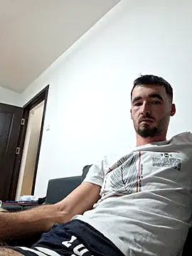 leonn11211 online show from December 18, 2025, 3:29 pm