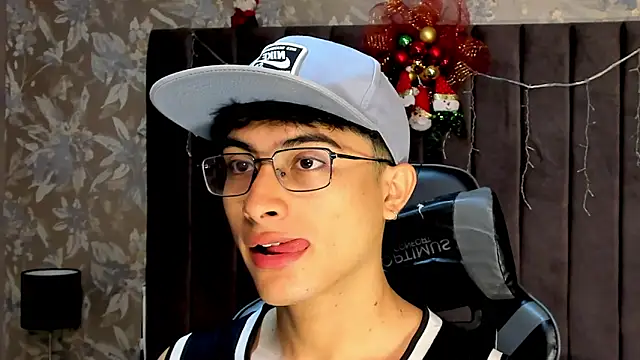 Aaron Eze online show from December 21, 2025, 9:00 pm