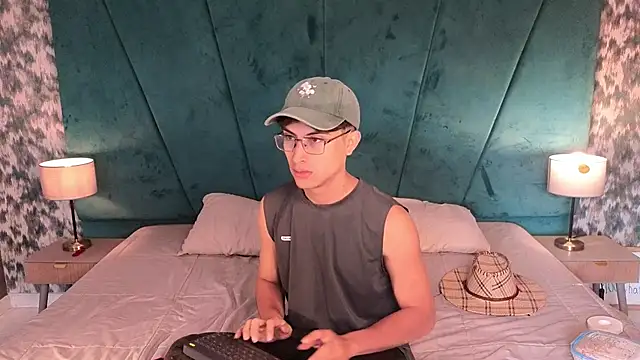 Aaron Eze online show from April 5, 2026, 1:19 pm