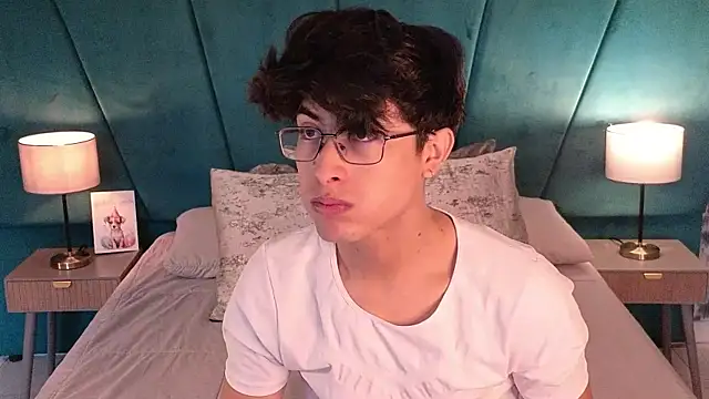 Aaron Eze online show from May 20, 2026, 1:06 pm