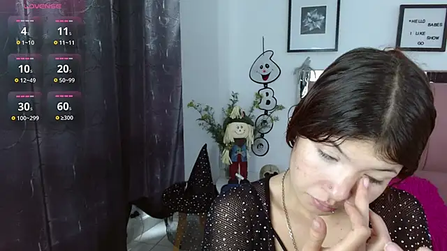 Snapshot of Nahomi_f_w chatting on October 25, 2025, 1:40 pm Nahomi f w online show from October 25, 2025, 1:40 pm