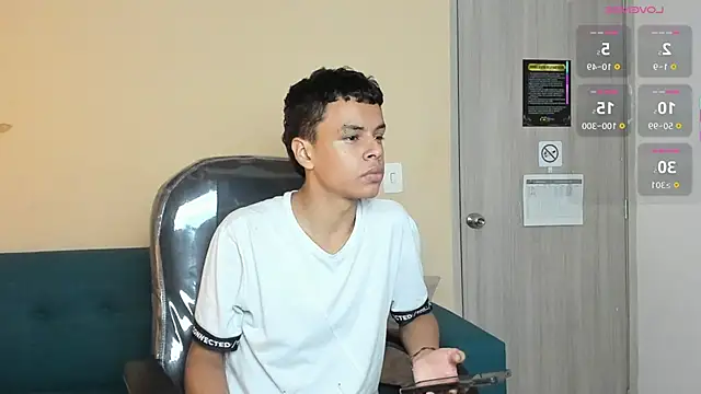 Xavier Fox    online show from November 7, 2025, 4:23 am