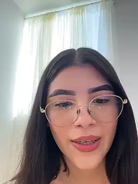 Julietalcl online show from November 12, 2025, 9:14 pm