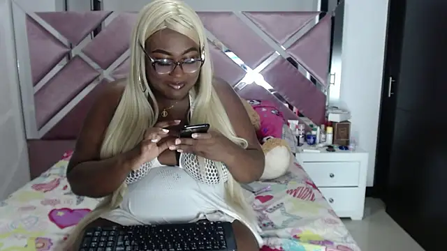 Snapshot of Antonellabigass chatting on October 22, 2025, 11:15 pm Antonellabigass online show from October 22, 2025, 11:15 pm