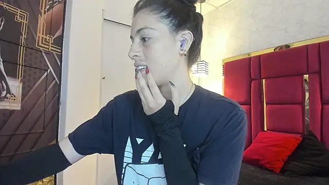 moon winy online show from November 10, 2025, 11:42 am