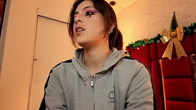 moon winy online show from December 21, 2025, 11:45 pm