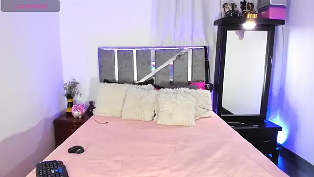 IvettePetit online show from February 26, 2026, 12:09 am