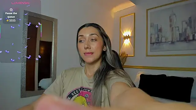 karlyy  online show from December 5, 2025, 7:43 pm