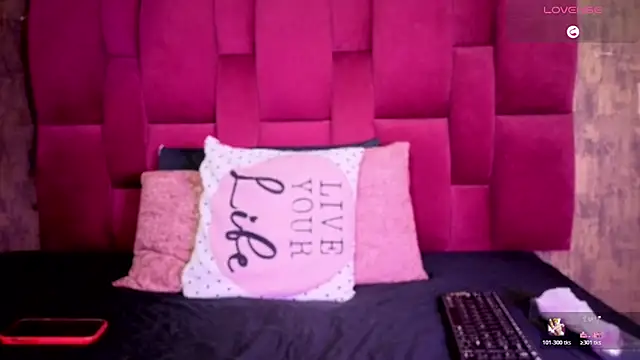 camila  bouzas online show from February 20, 2026, 12:05 pm