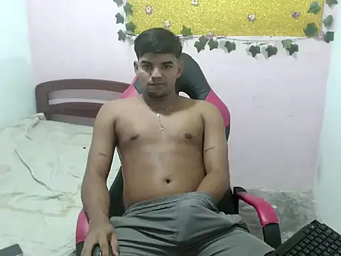 Snapshot of Charly_22cm chatting on October 18, 2025, 3:53 am Charly 22cm online show from October 18, 2025, 3:53 am