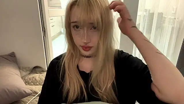 Snapshot of Milkmoriee chatting on October 18, 2025, 5:25 pm Milkmoriee online show from October 18, 2025, 5:25 pm