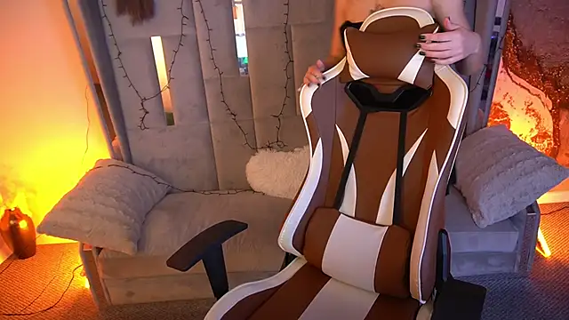 VixenMuse online show from April 12, 2026, 7:52 pm