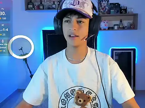 Snapshot of Alejo_Desire chatting on November 10, 2025, 3:49 am Alejo Desire online show from November 10, 2025, 3:49 am