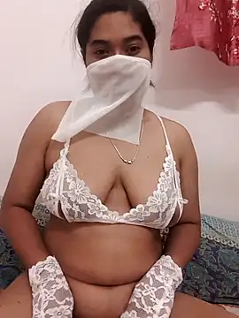 hornybitch690 online show from April 19, 2026, 7:16 pm