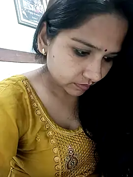 Vanshika1432 online show from October 25, 2025, 5:40 pm