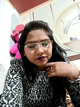 Vanshika1432 online show from December 1, 2025, 11:48 am