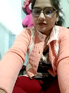 Vanshika1432 online show from December 18, 2025, 5:13 am