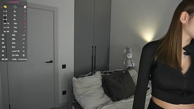 BrynnHolverson online show from December 21, 2025, 7:10 pm