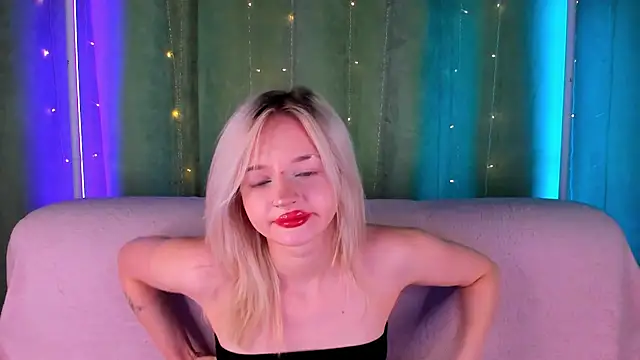 AlessaKiss online show from April 17, 2026, 1:52 am