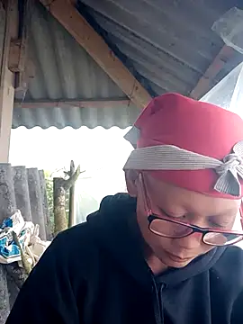 nui-show online show from November 11, 2025, 8:47 am