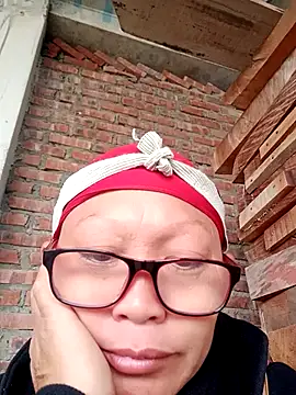 nui-show online show from November 13, 2025, 4:44 am