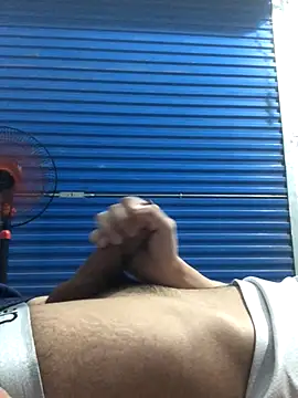 liamhn2k4 online show from October 18, 2025, 2:29 pm