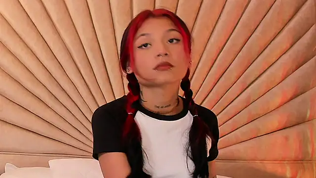 Snapshot of Emma_duff chatting on October 28, 2025, 12:09 pm Emma duff online show from October 28, 2025, 12:09 pm