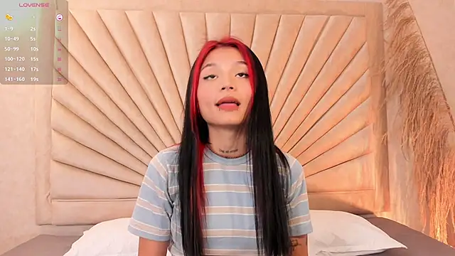 Snapshot of Emma_duff chatting on November 6, 2025, 12:28 pm Emma duff online show from November 6, 2025, 12:28 pm