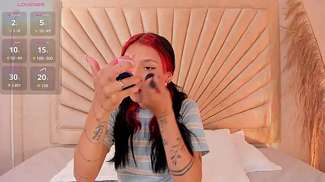 Snapshot of Emma_duff chatting on November 10, 2025, 1:10 pm Emma duff online show from November 10, 2025, 1:10 pm