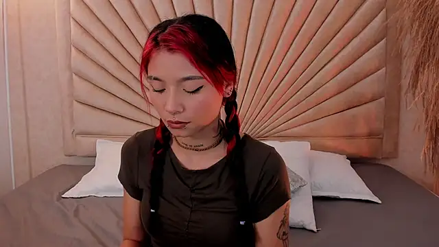 Snapshot of Emma_duff chatting on November 21, 2025, 1:21 pm Emma duff online show from November 21, 2025, 1:21 pm