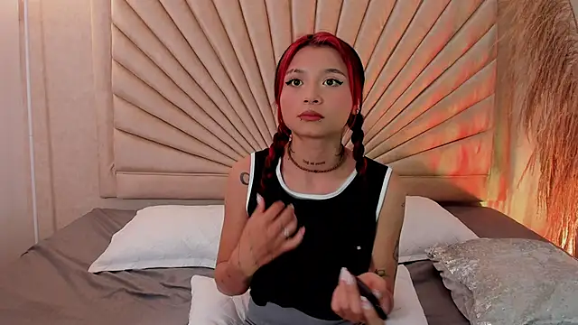 Snapshot of Emma_duff chatting on November 22, 2025, 12:15 pm Emma duff online show from November 22, 2025, 12:15 pm