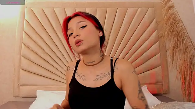 Snapshot of Emma_duff chatting on November 24, 2025, 12:05 pm Emma duff online show from November 24, 2025, 12:05 pm