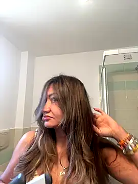 gabriellacali online show from October 18, 2025, 1:12 pm