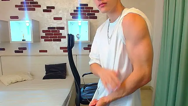 Snapshot of BradyFlint chatting on October 19, 2025, 4:57 am BradyFlint online show from October 19, 2025, 4:57 am