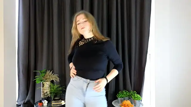 NightSaffron online show from December 1, 2025, 7:46 am