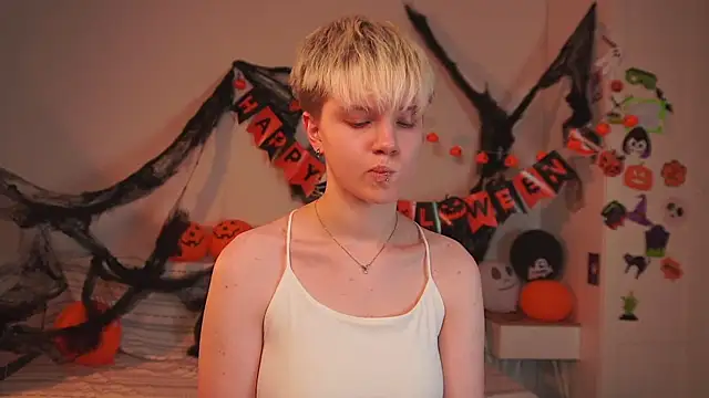 Snapshot of puffimini chatting on November 4, 2025, 2:05 pm puffimini online show from November 4, 2025, 2:05 pm