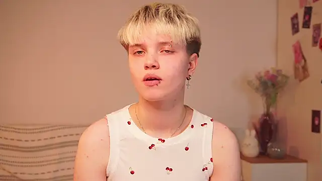 Snapshot of puffimini chatting on November 11, 2025, 2:17 pm puffimini online show from November 11, 2025, 2:17 pm