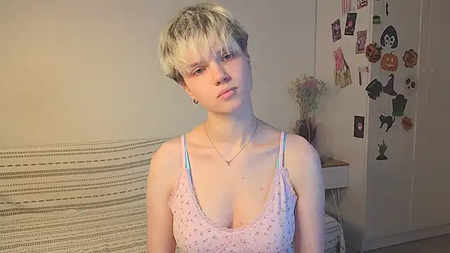 Snapshot of puffimini chatting on December 3, 2025, 3:21 pm puffimini online show from December 3, 2025, 3:21 pm