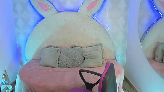 valentina clk online show from February 15, 2026, 7:21 pm