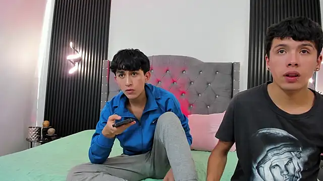 hoot booys  online show from October 27, 2025, 3:38 pm