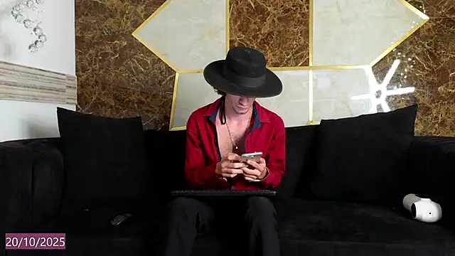 Snapshot of elias_sn0w chatting on October 20, 2025, 7:36 pm elias sn0w online show from October 20, 2025, 7:36 pm
