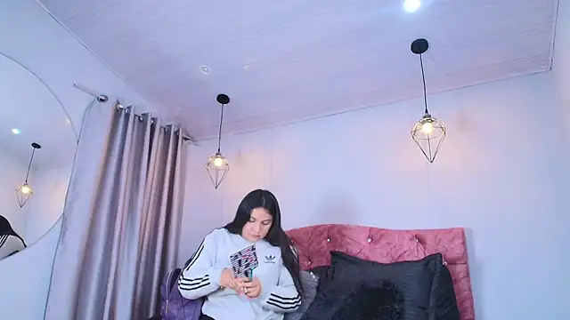 ivy bonnie online show from December 5, 2025, 12:36 pm