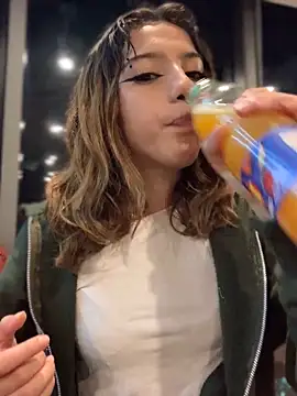 MiaaCute- online show from December 19, 2025, 11:45 pm