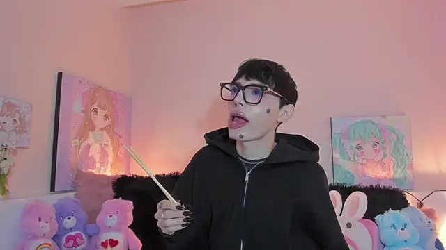 Strawberry Kitty  online show from February 1, 2026, 4:22 am