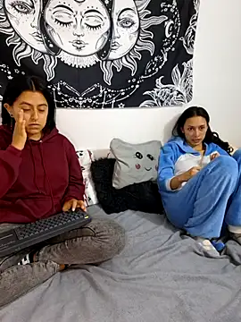emily n abby online show from July 13, 2026, 1:47 pm