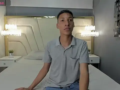 Snapshot of Domminick18 chatting on October 21, 2025, 7:25 pm Domminick18 online show from October 21, 2025, 7:25 pm