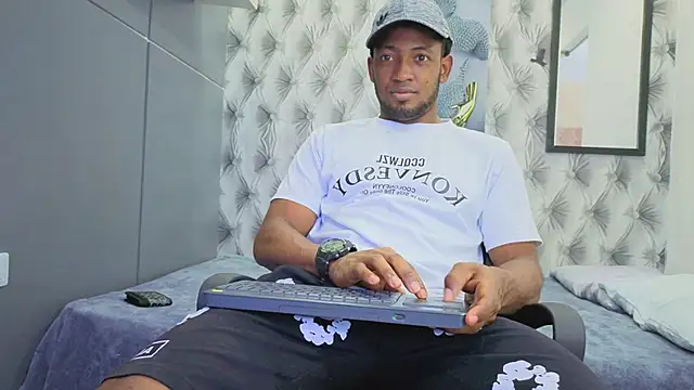 Snapshot of Stevenbrand chatting on November 1, 2025, 7:27 pm Stevenbrand online show from November 1, 2025, 7:27 pm