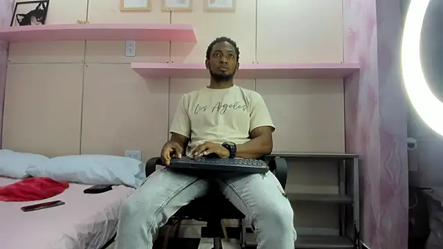 Snapshot of Stevenbrand chatting on November 4, 2025, 7:35 pm Stevenbrand online show from November 4, 2025, 7:35 pm