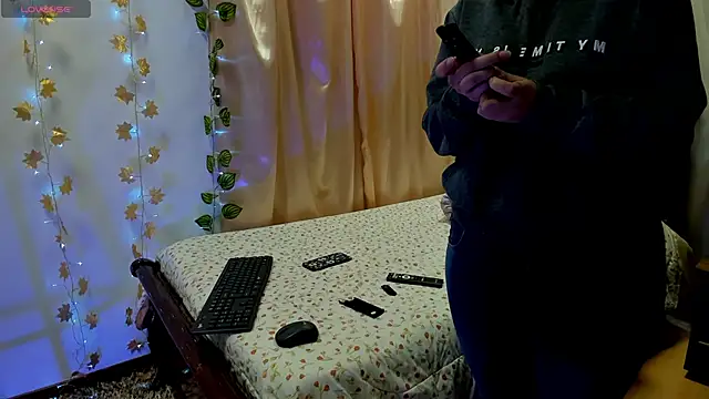 Milie yue online show from November 10, 2025, 2:05 pm