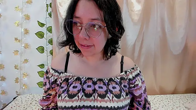 Milie yue online show from November 27, 2025, 2:08 pm